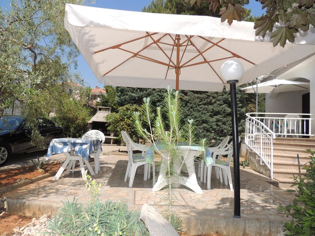 Apartments Vlatko Krk Town Bagian luar foto