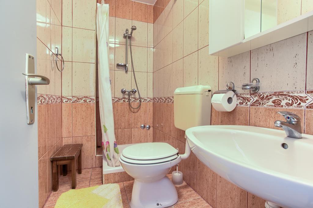 Apartments Vlatko Krk Town Bagian luar foto