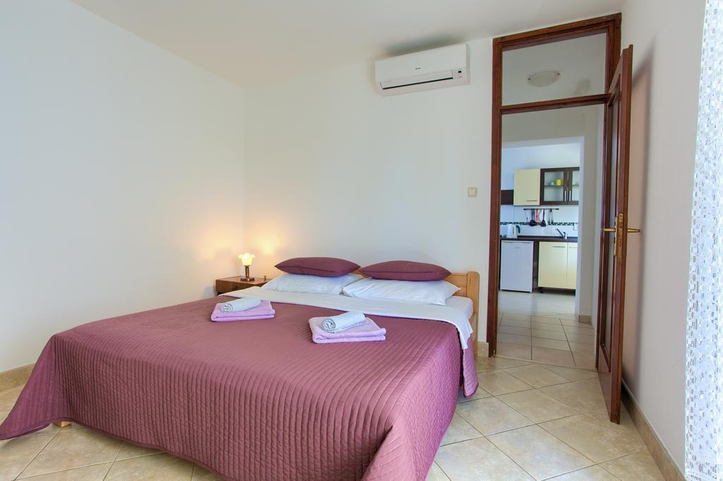 Apartments Vlatko Krk Town Bagian luar foto