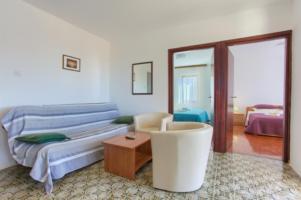 Apartments Vlatko Krk Town Bagian luar foto