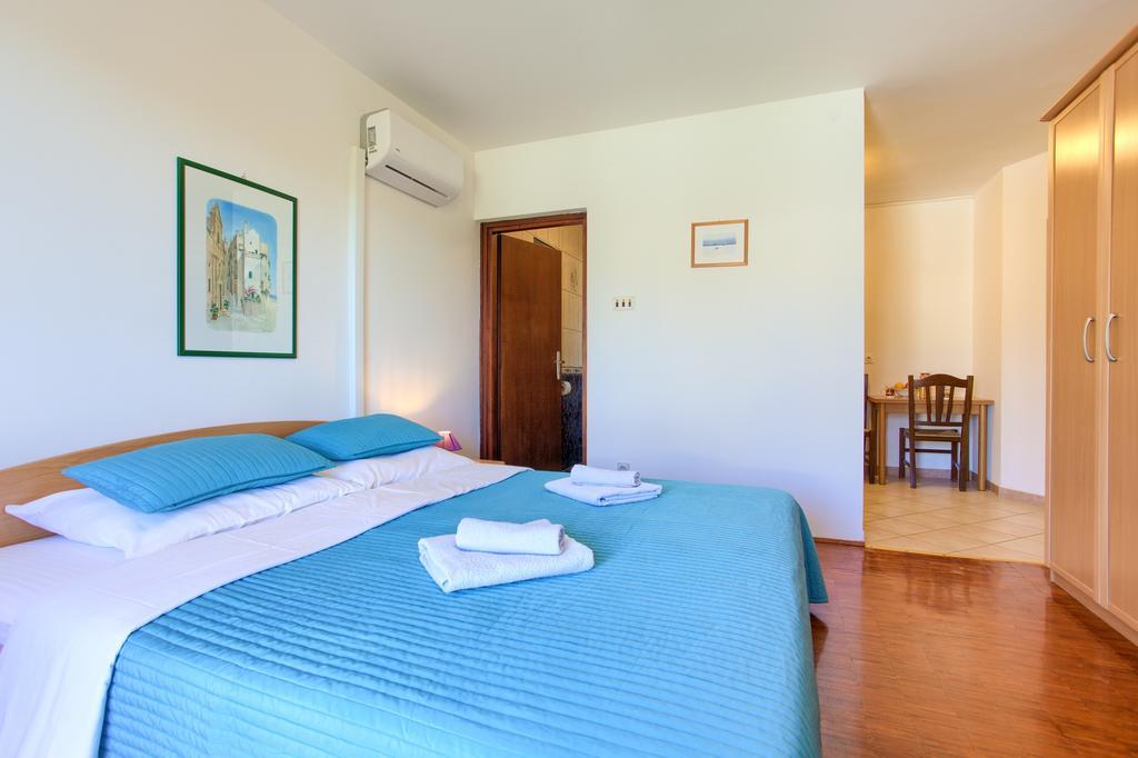 Apartments Vlatko Krk Town Bagian luar foto