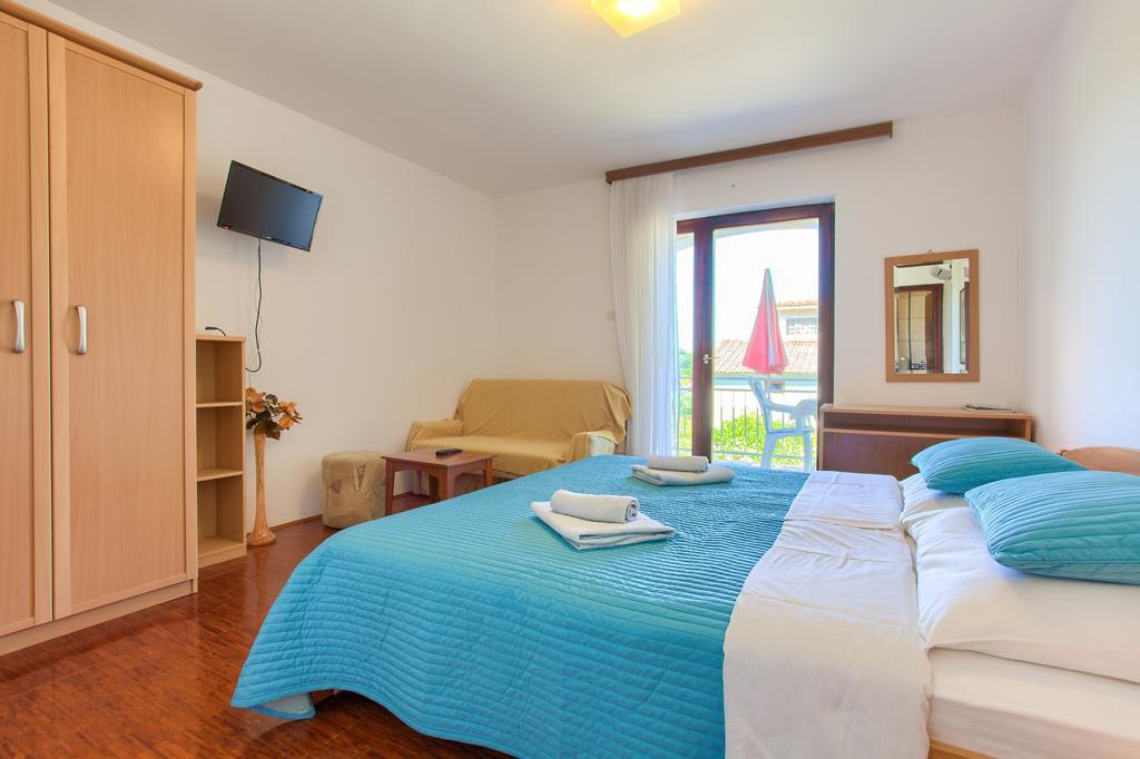 Apartments Vlatko Krk Town Bagian luar foto