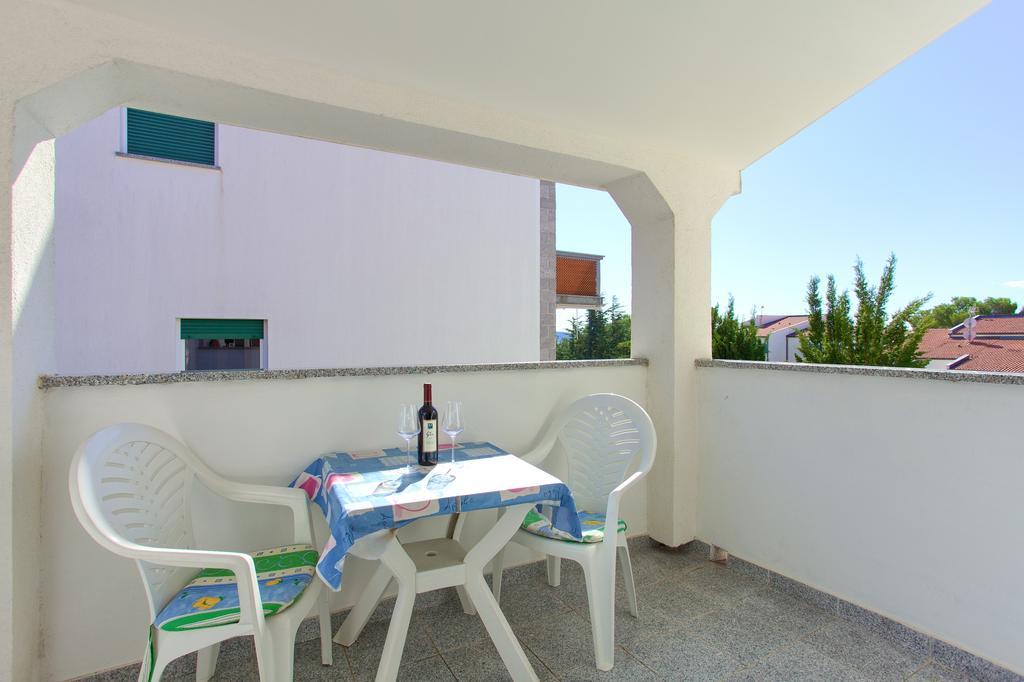 Apartments Vlatko Krk Town Bagian luar foto
