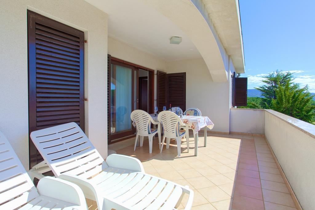 Apartments Vlatko Krk Town Bagian luar foto