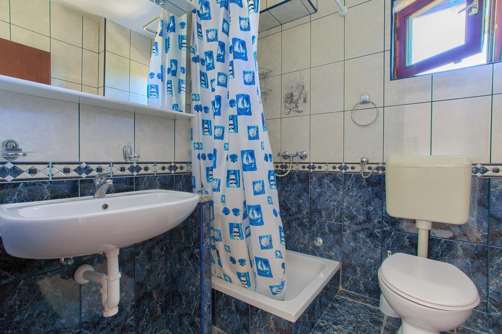 Apartments Vlatko Krk Town Bagian luar foto