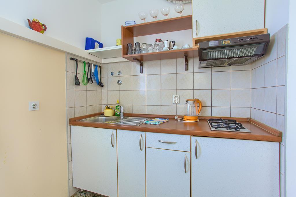 Apartments Vlatko Krk Town Bagian luar foto